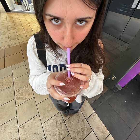 Meet your Posher, Melissa - Picture 1 of 1